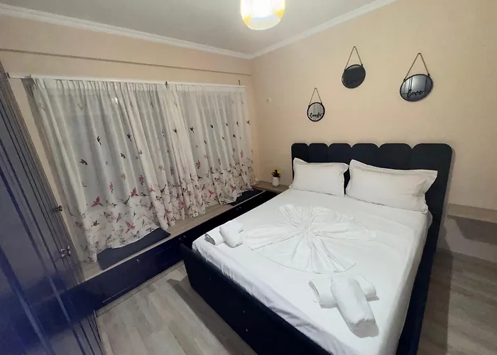 아파트 Cozy 2br In 티라나