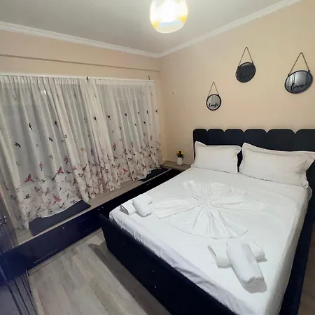 Lägenhet Cozy 2br In Tirana
